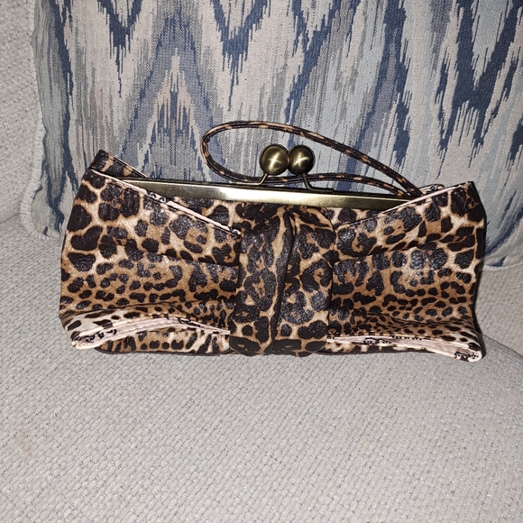 JESSICA SIMPSON Brown Animal Print Bow Wrist Clutch Purse Bag. - Picture 2 of 5